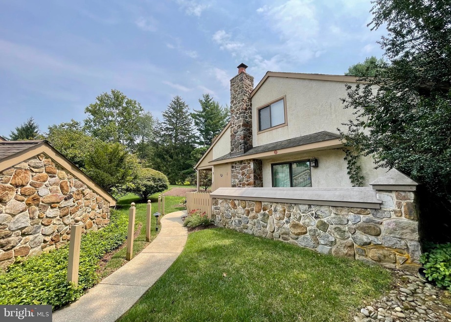19 Sugar Knoll Dr unit 19, Devon, PA 19333 - photo 1