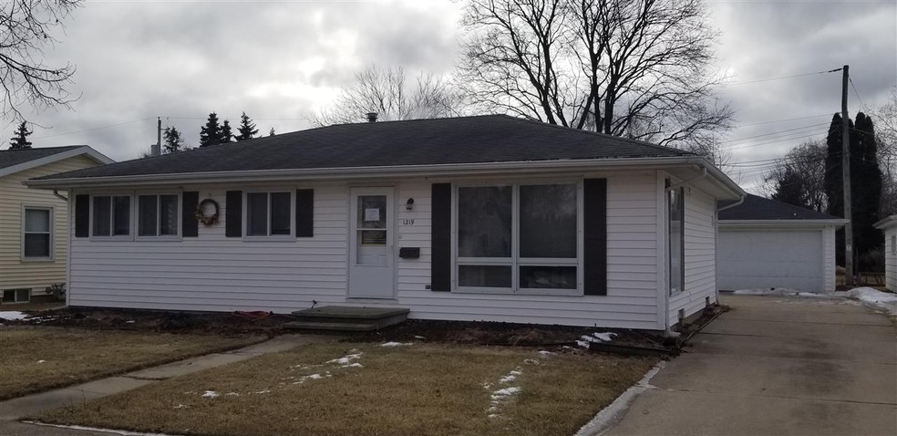 1219 W Hawes Ave, Appleton, WI 54914 - photo 1