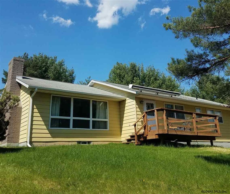 7 Charl Ln, Troy, NY 12180 - photo 1