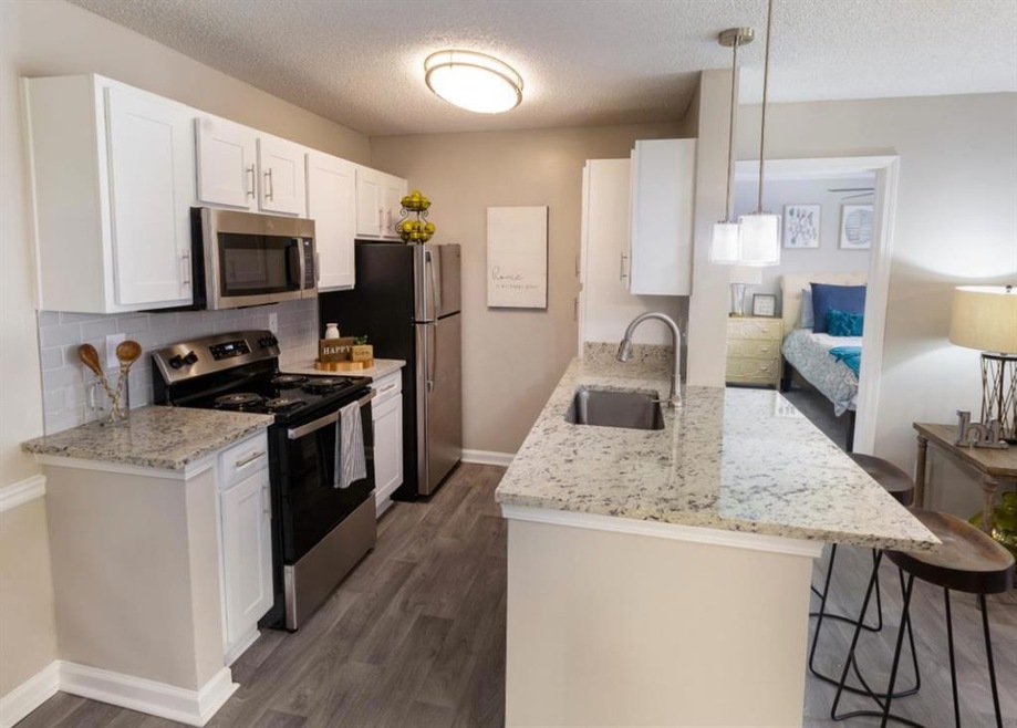 100 Ashford Gables Dr unit 6A-104, Dunwoody, GA 30338 - photo 1