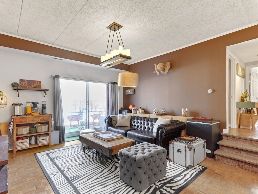 44 Broadlawn Park unit 11B, Chestnut Hill, MA 02467 - photo 1