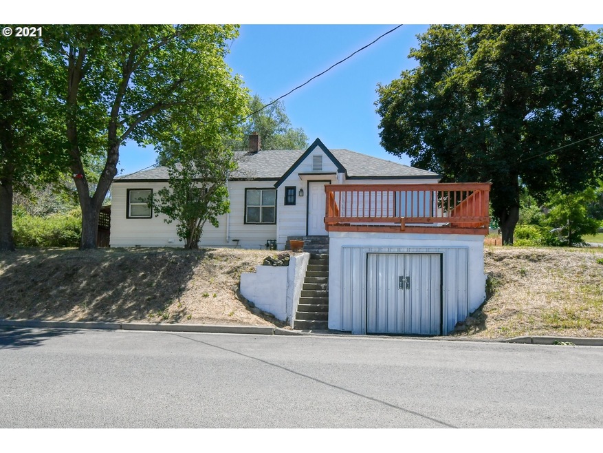 212 SE Isaac Ave, Pendleton, OR 97801 - photo 1