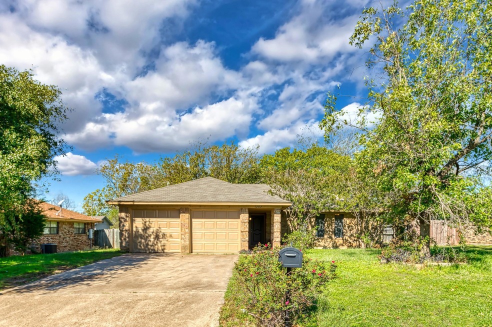 1202 Sandstone Dr, Cleburne, TX 76033 - photo 1