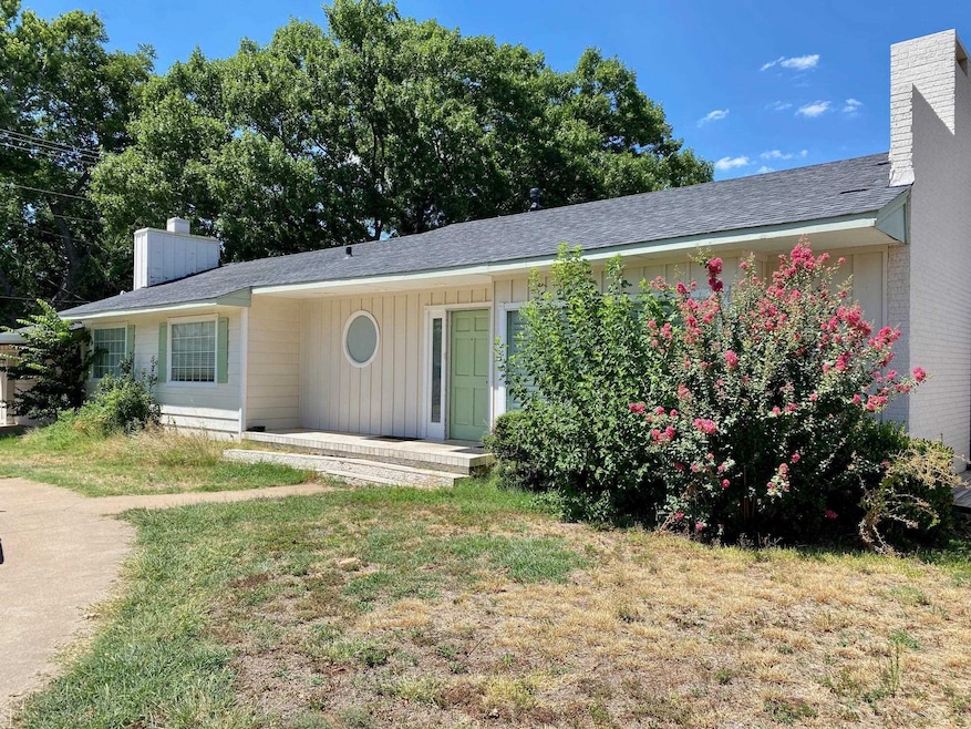 1211 W Elk Ave, Duncan, OK 73533 - photo 1