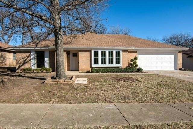 2912 Oak Valley Dr, Bedford, TX 76021 - photo 1