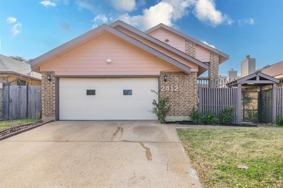 View of front of property with a garage and a fron