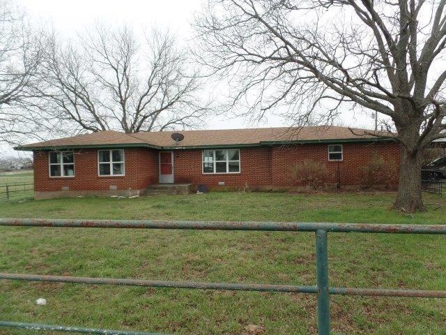 131 South Dr, Springtown, TX 76082 - photo 1