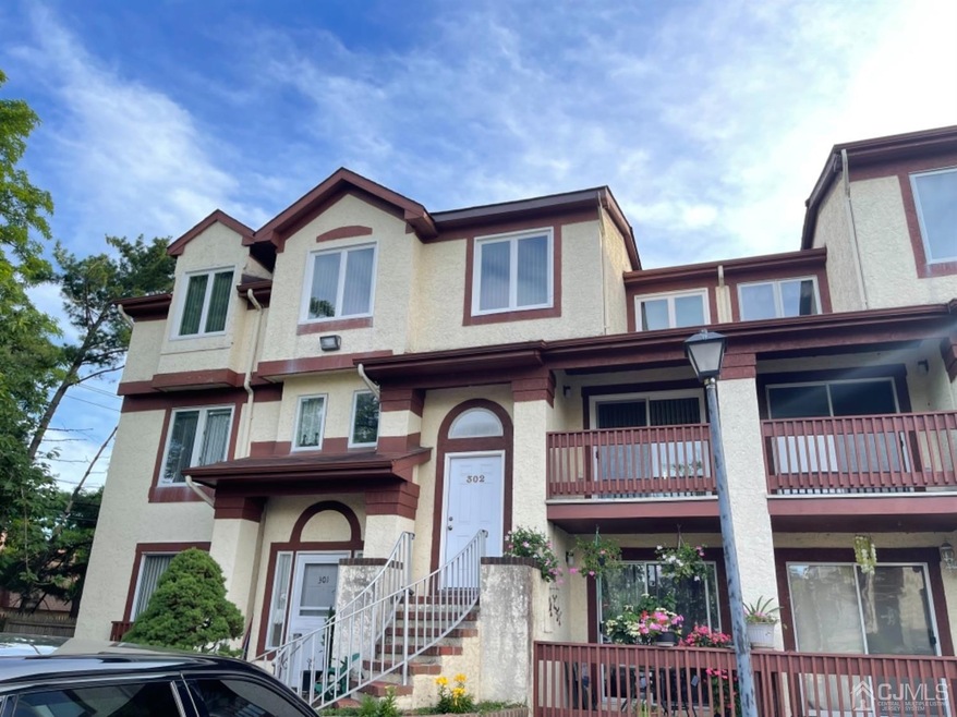 302 Michaels Ct unit 302, Woodbridge, NJ 07095 - photo 1