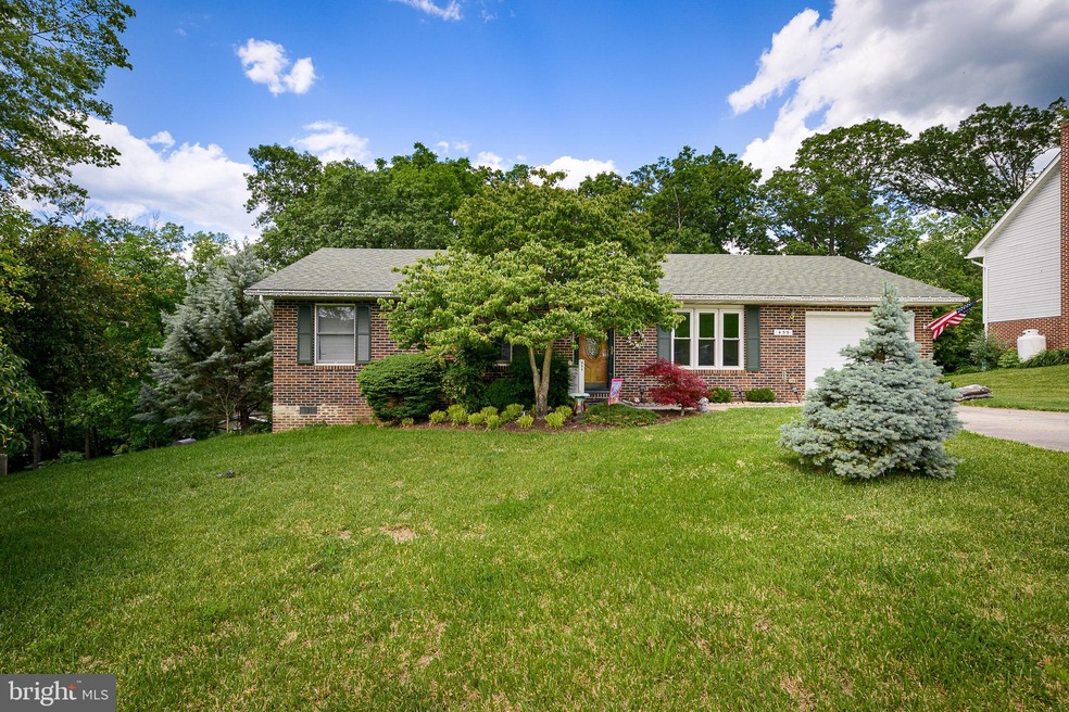 455 E Fairchild Dr, Strasburg, VA 22657 - photo 1