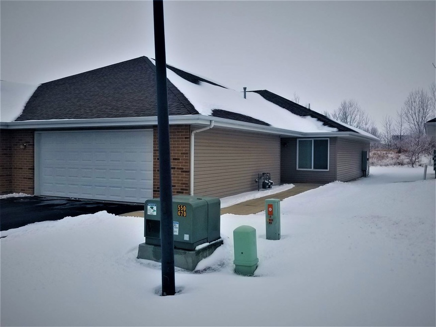 1412 Asbury Ln, Waterloo, IA 50701 - photo 1