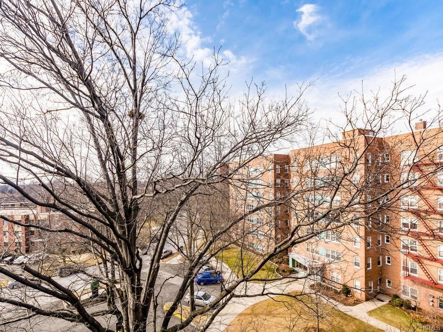 Tudor Woods unit 6L, Yonkers, NY 10703 - photo 1
