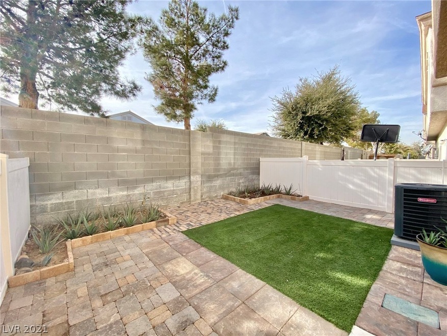 Backyard with no neighbors behind. Street behind i