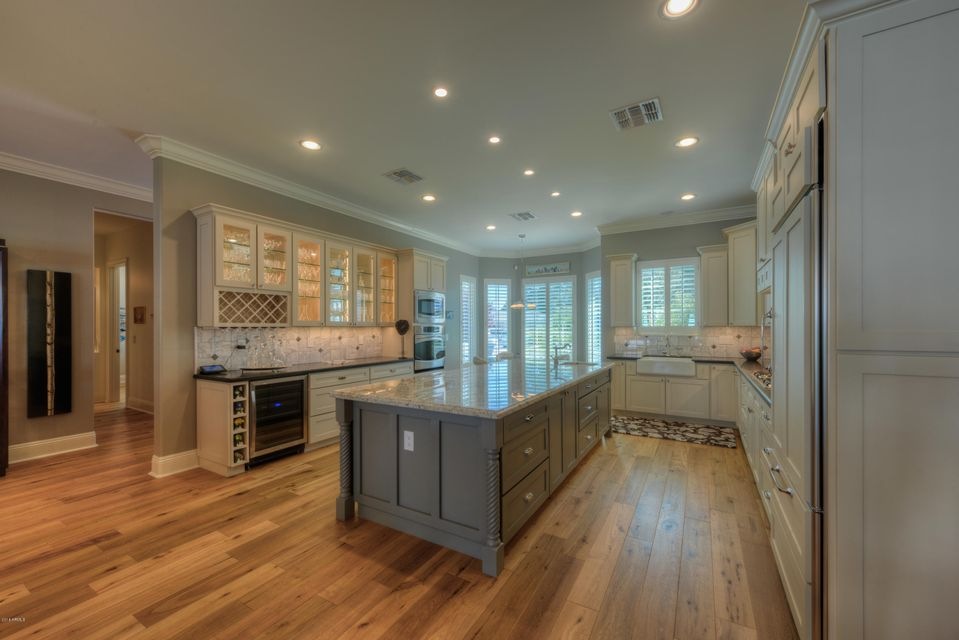 Enormous gourmet Kitchen