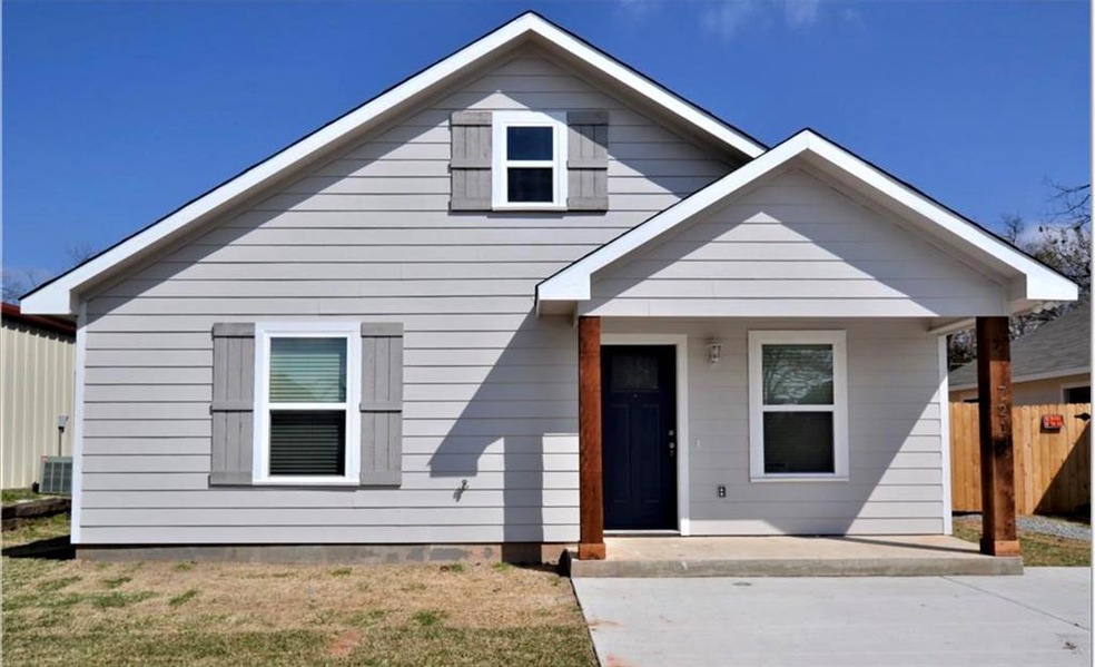 721 W Texas St, Denison, TX 75020 - photo 1