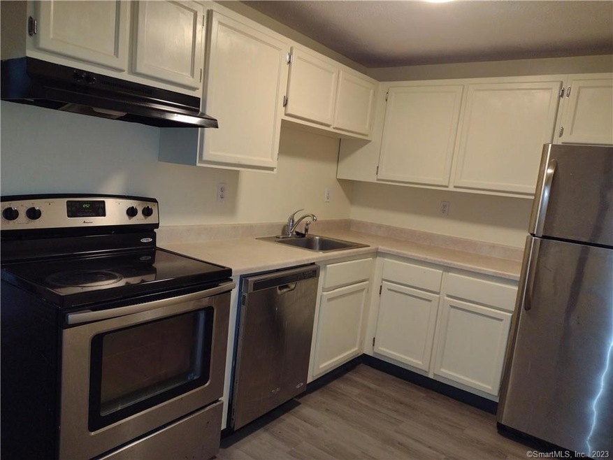 949 Pleasant Valley Rd unit 3-4, South Windsor, CT 06074 - photo 1