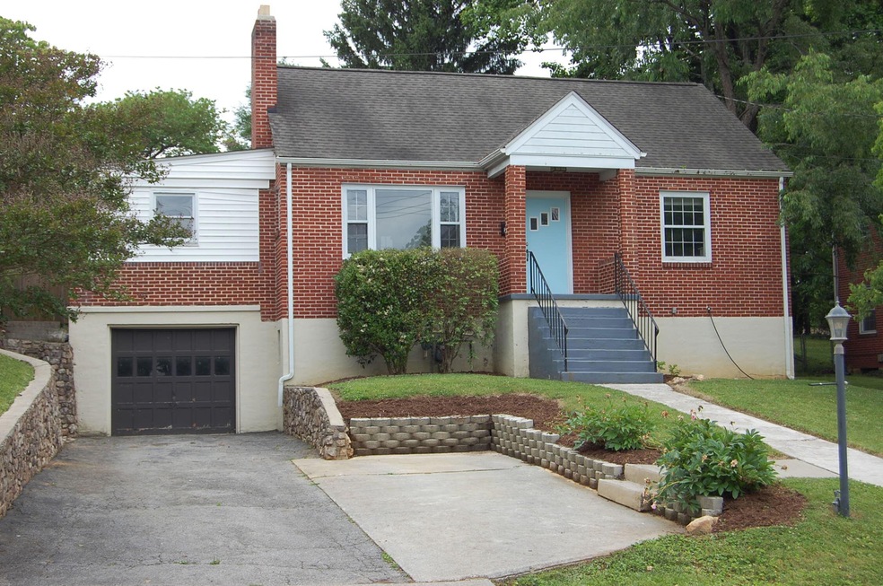 2707 Spring RD SW