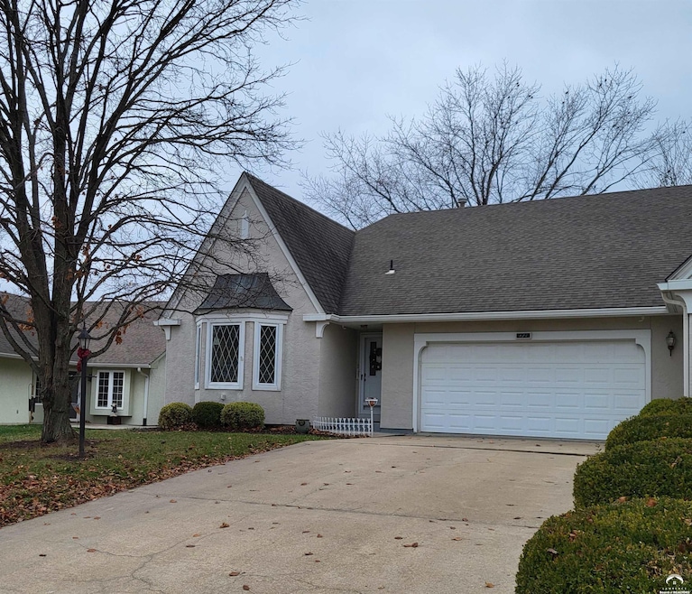 2728 Chipperfield Rd, Lawrence, KS 66047 - photo 1