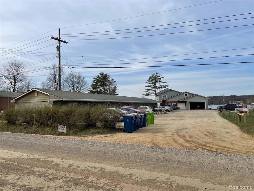 9470 Pontiac Lake Rd, White Lake, MI 48386 - photo 1