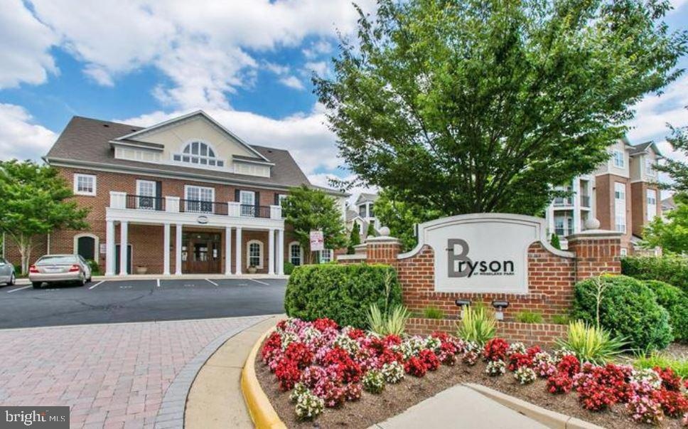 12945 Centre Park Cir unit 405, Herndon, VA 20171 - photo 1