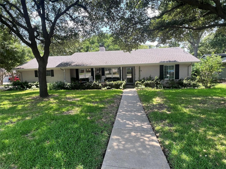 Ranch-style house with a front lawn