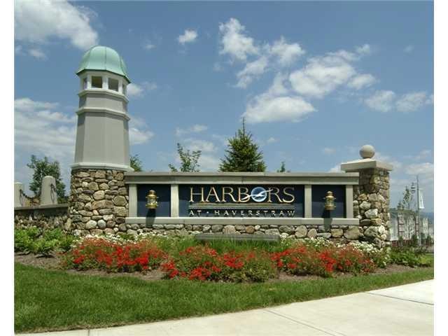 2220 Round Pointe Dr, Haverstraw, NY 10927 - photo 1