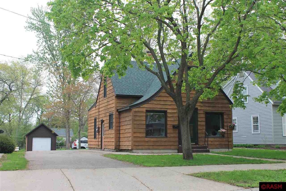 823 Baker Ave, Mankato, MN 56001 - photo 1