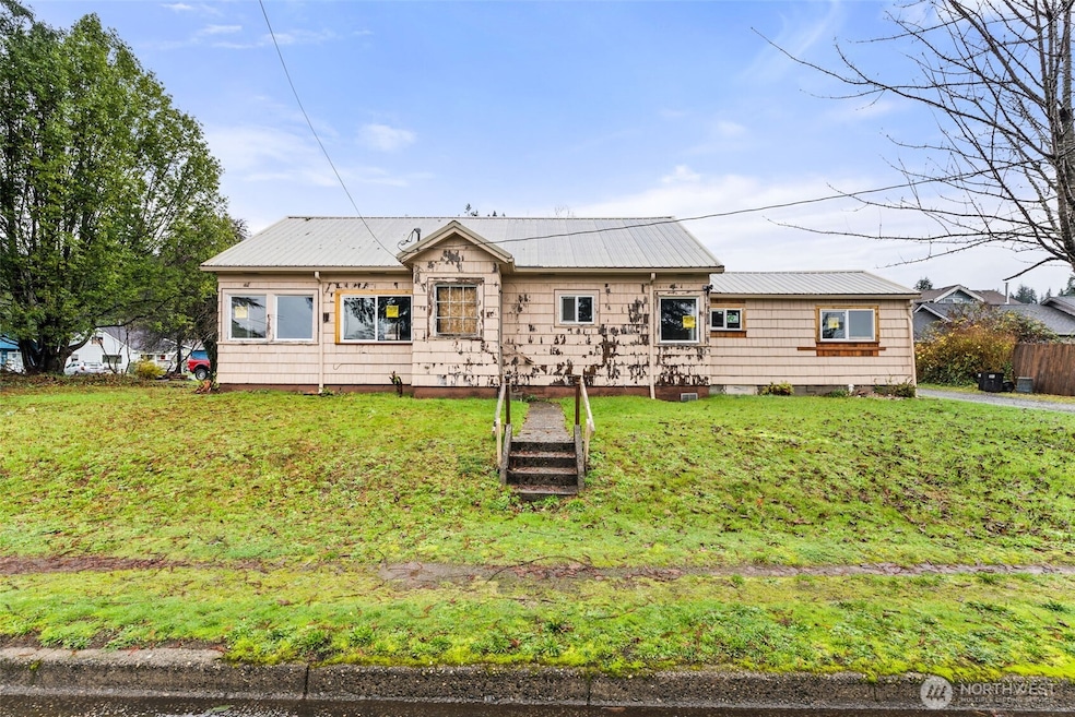 1507 Park Ave, Raymond, WA 98577 - photo 1