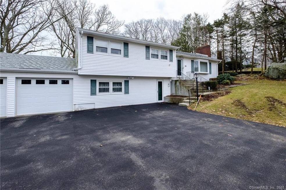 172 Bateswood Rd, Waterbury, CT 06706 - photo 1