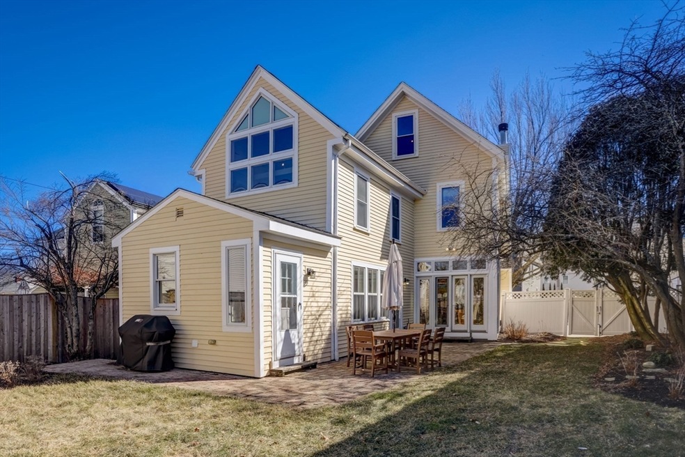 60 Bromfield St, Newburyport, MA 01950 - photo 1