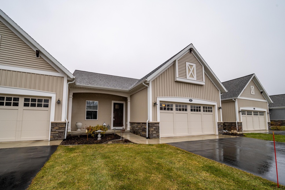 905 S Center Park Dr SW unit 13, Byron Center, MI 49315 - photo 1