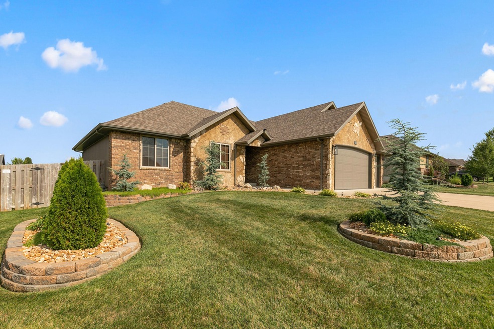 1320 S Appomattox Ave, Republic, MO 65738 - photo 1