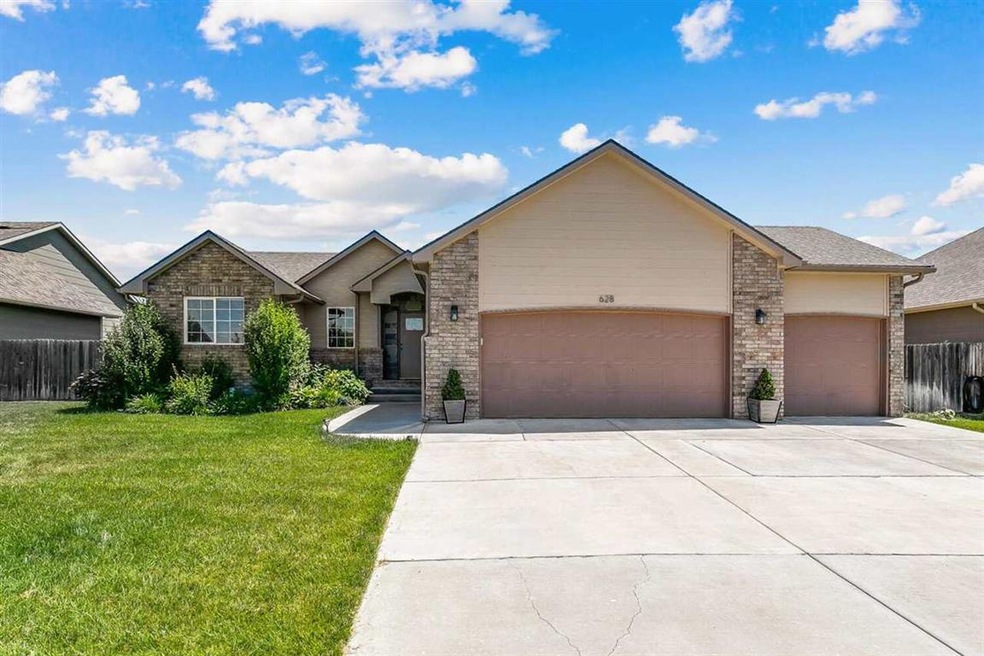 628 S Horseshoe Bend St, Maize, KS 67101 - photo 1