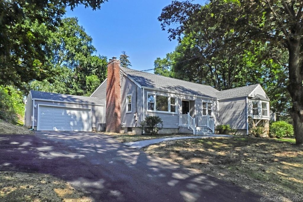 536 Connors Ln, Stratford, CT 06614 - photo 1