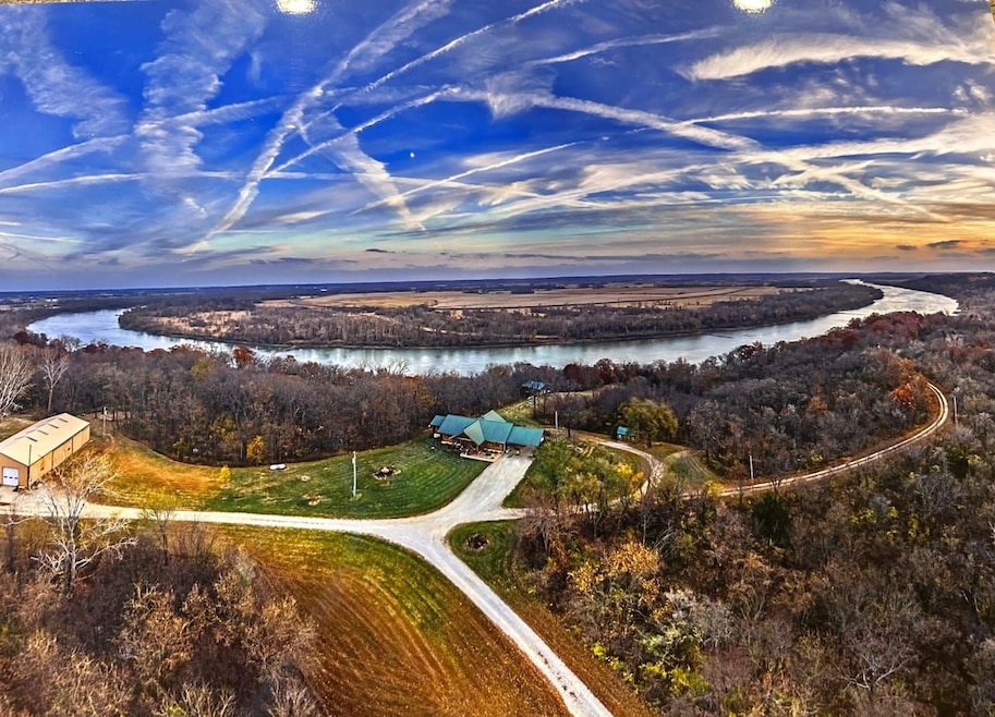 926 Sheridan Rd, Wathena, KS 66090 - photo 1