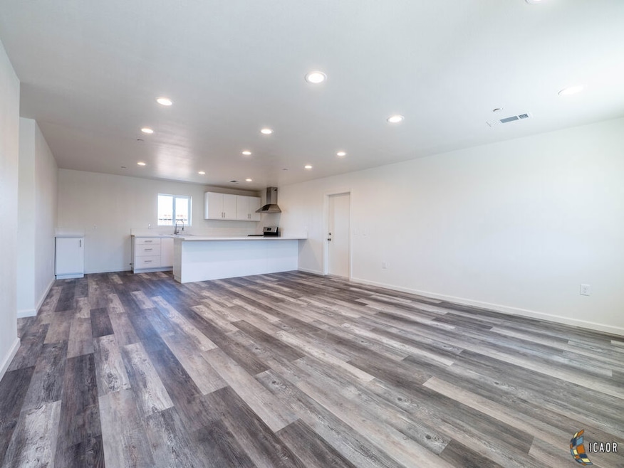 881 Woodward Ave, El Centro, CA 92243 - photo 1