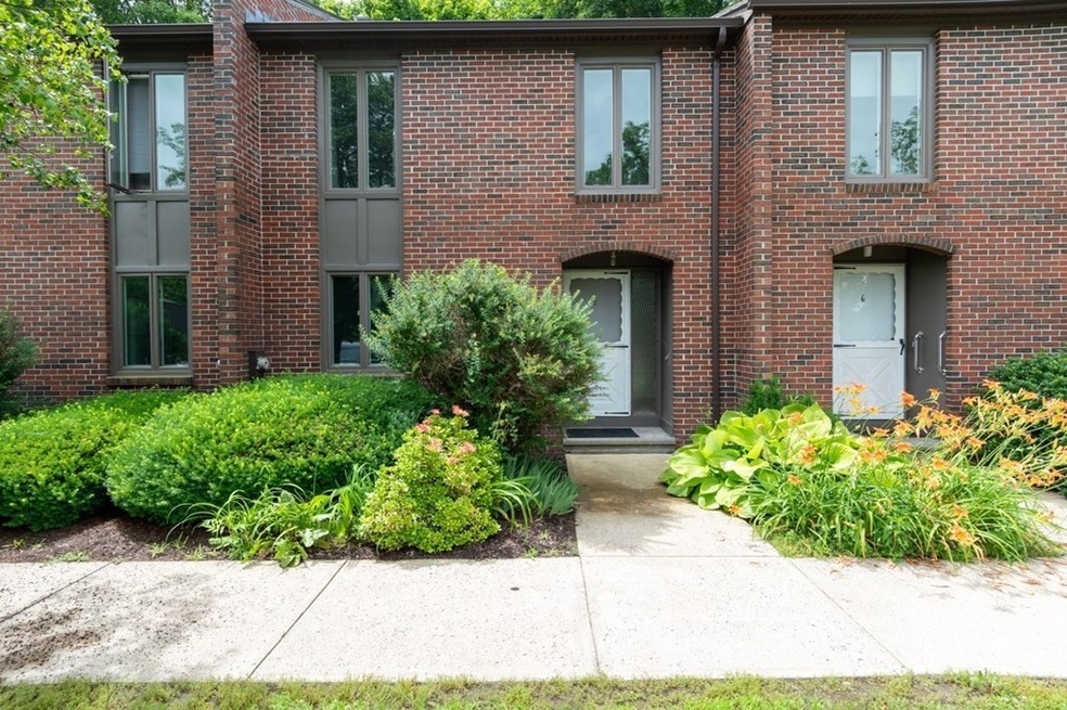 7 Eaton Ct, Amherst, MA 01002 - photo 1