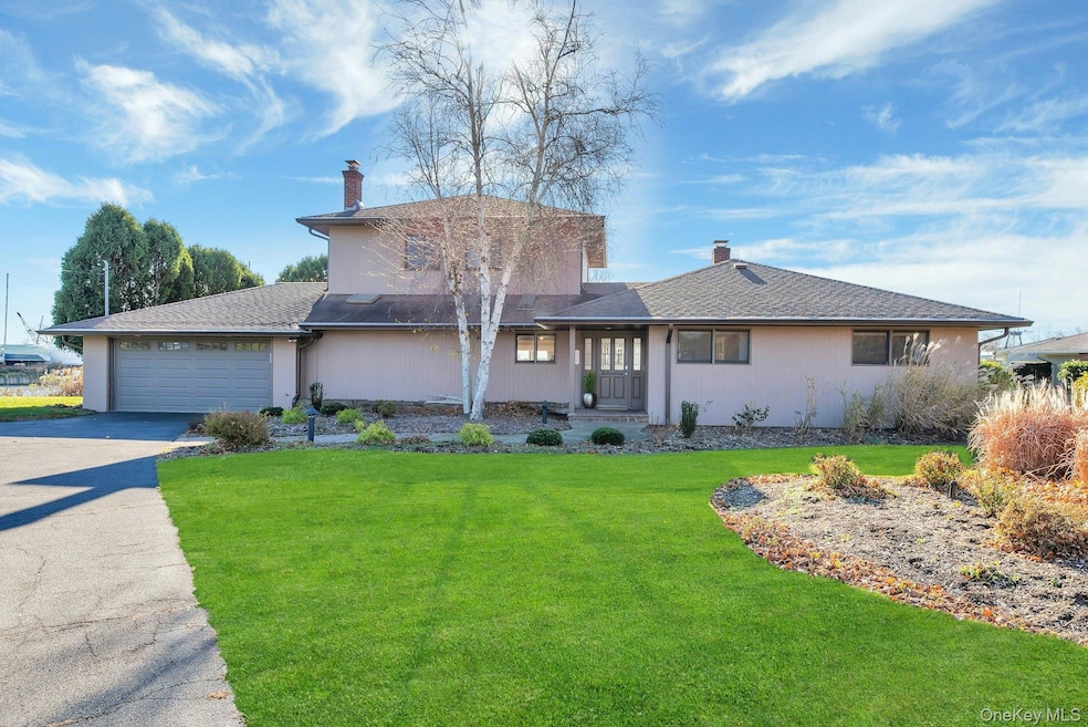 340 Robinson Rd, Greenport, NY 11944 - photo 1