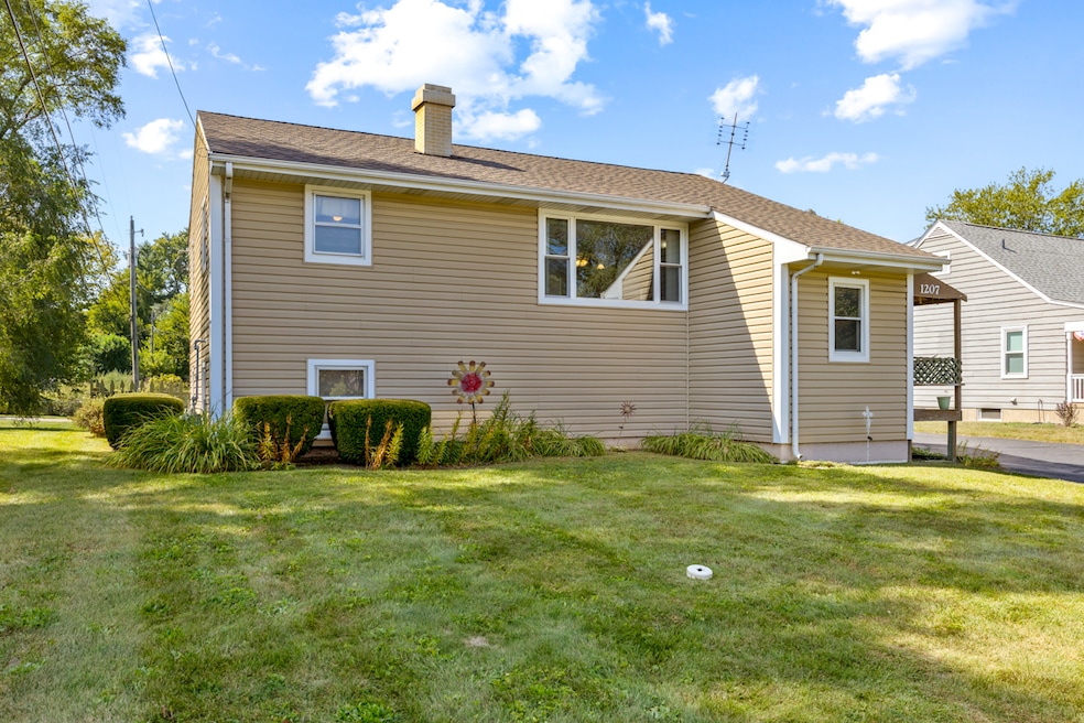 1207 Crystal Lake Rd, Lake In the Hills, IL 60156 - photo 1