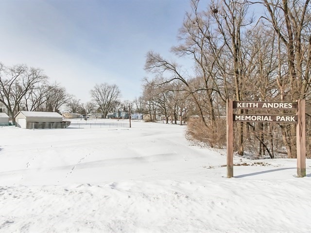 422 Tulsa Ave, Carpentersville, IL 60110 - photo 1