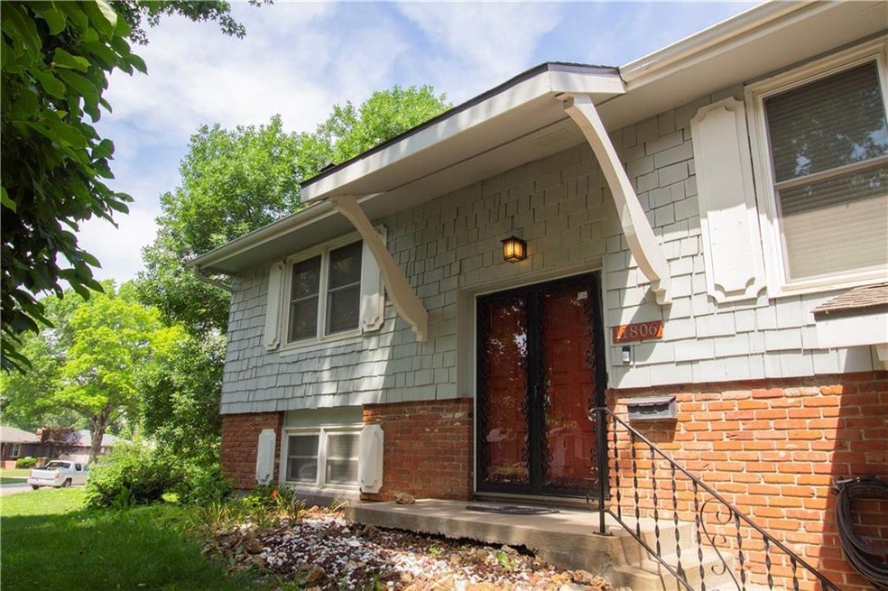 11806 W 71st Terrace, Shawnee, KS 66203 - photo 1