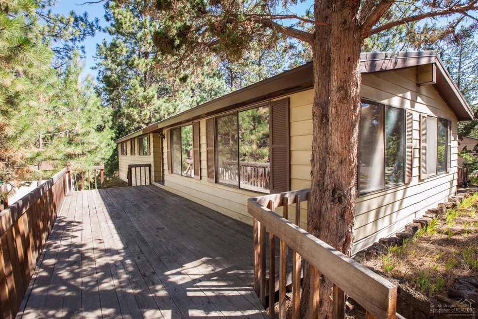 60887 Ridge Dr, Bend, OR 97702 - photo 1