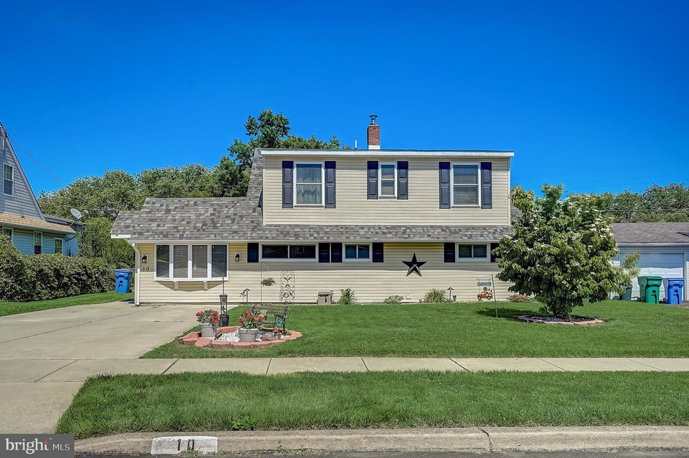 10 Red Maple Ln, Levittown, PA 19055 - photo 1
