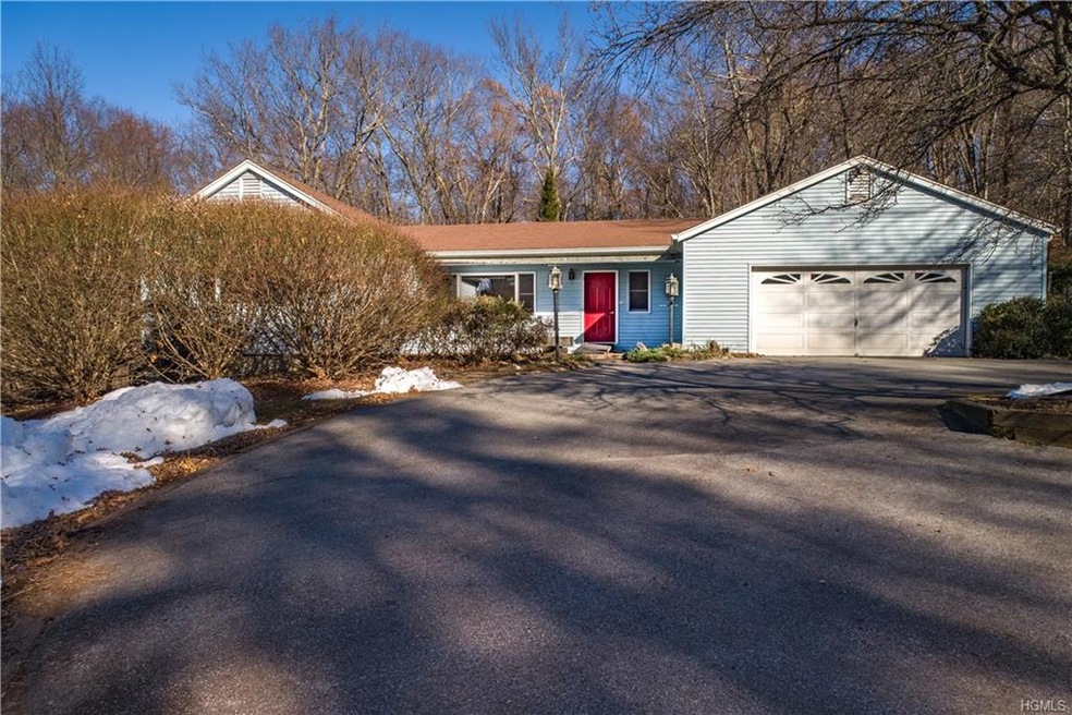 33 Oak Shadow Ln, Pawling, NY 12564 - photo 1