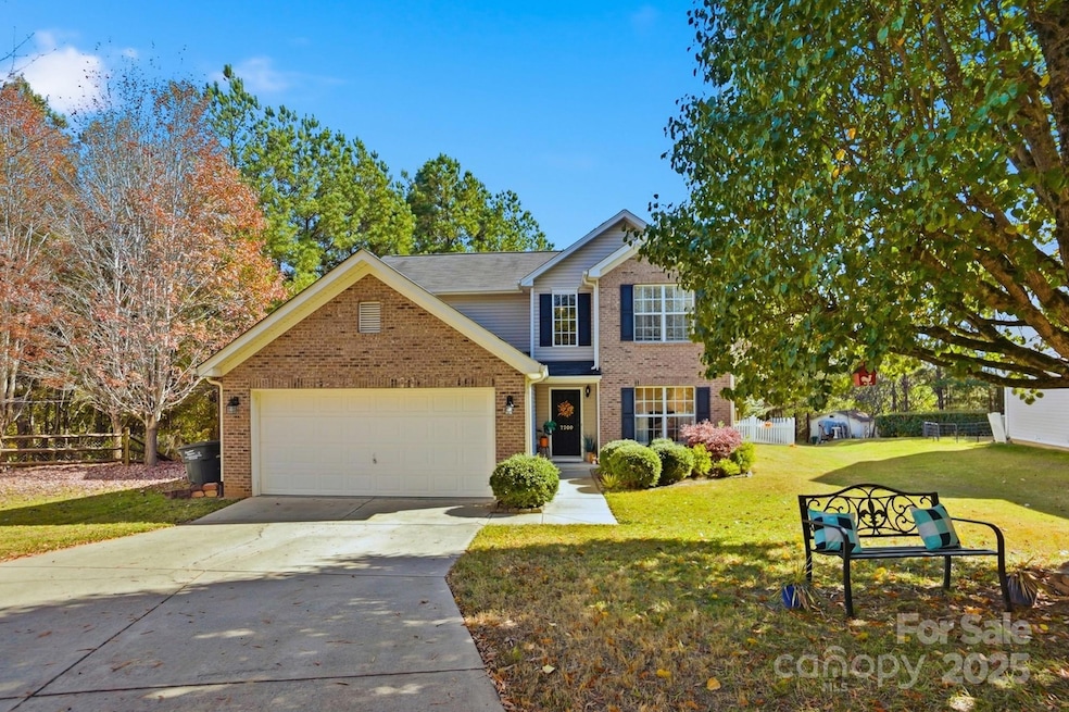 7200 Cascading Pines Dr, Fort Mill, SC 29708 - photo 1