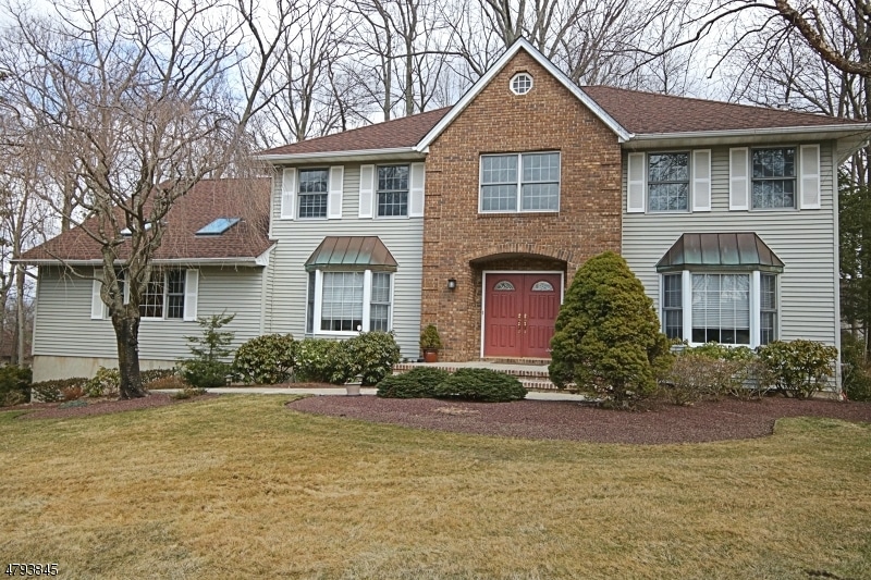 9 Continental Cir, Totowa, NJ 07512 - photo 1