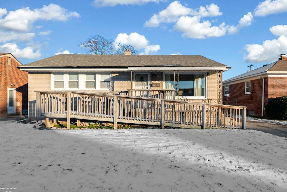 25534 Normandy St, Roseville, MI 48066 - photo 1