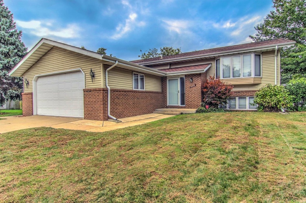 606 N Lillian St, Griffith, IN 46319 - photo 1