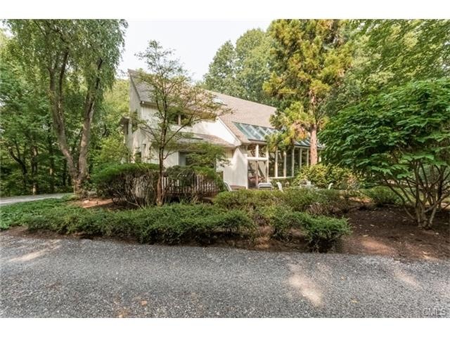 Welcome to 17 White Oak Lane!