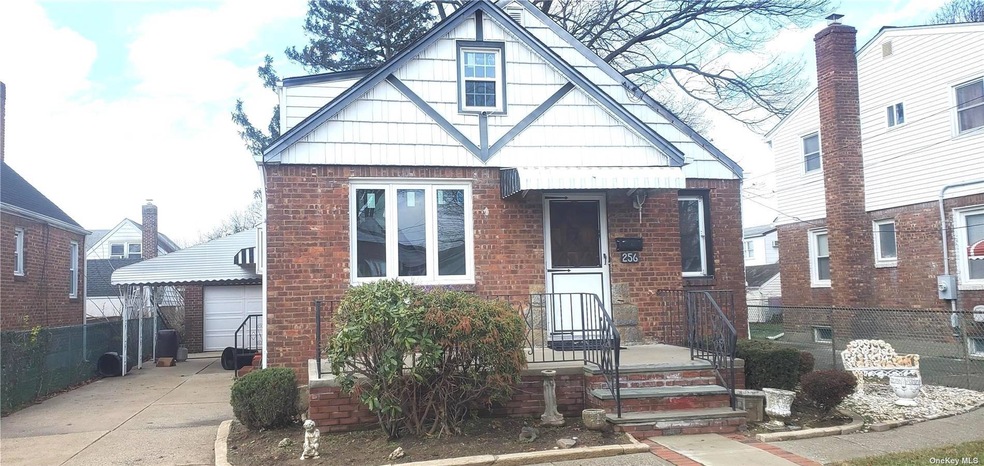 256 Commonwealth St, Franklin Square, NY 11010 - photo 1