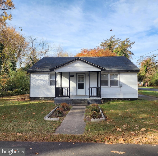 814 Garfield Ave, Colonial Beach, VA 22443 - photo 1